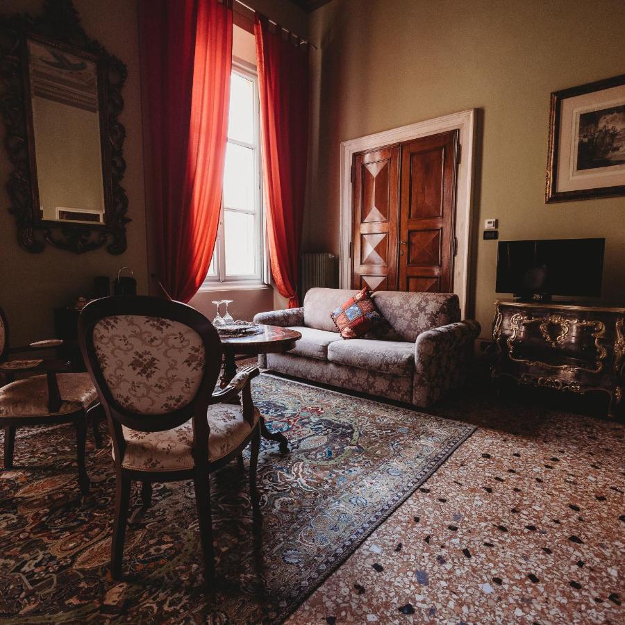 Отель Salotto Delle Arti Модена Экстерьер фото